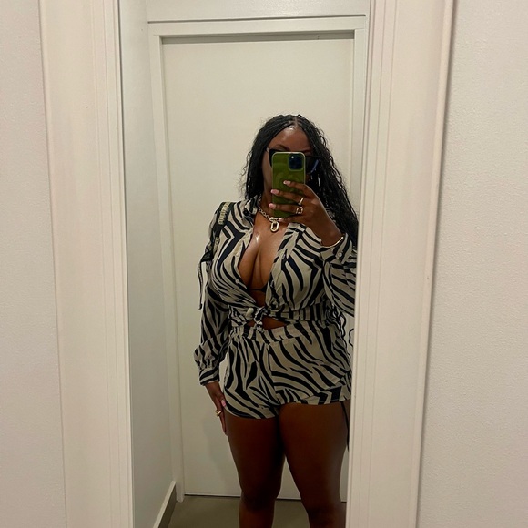 Zebra print two piece set - Picture 3 of 3